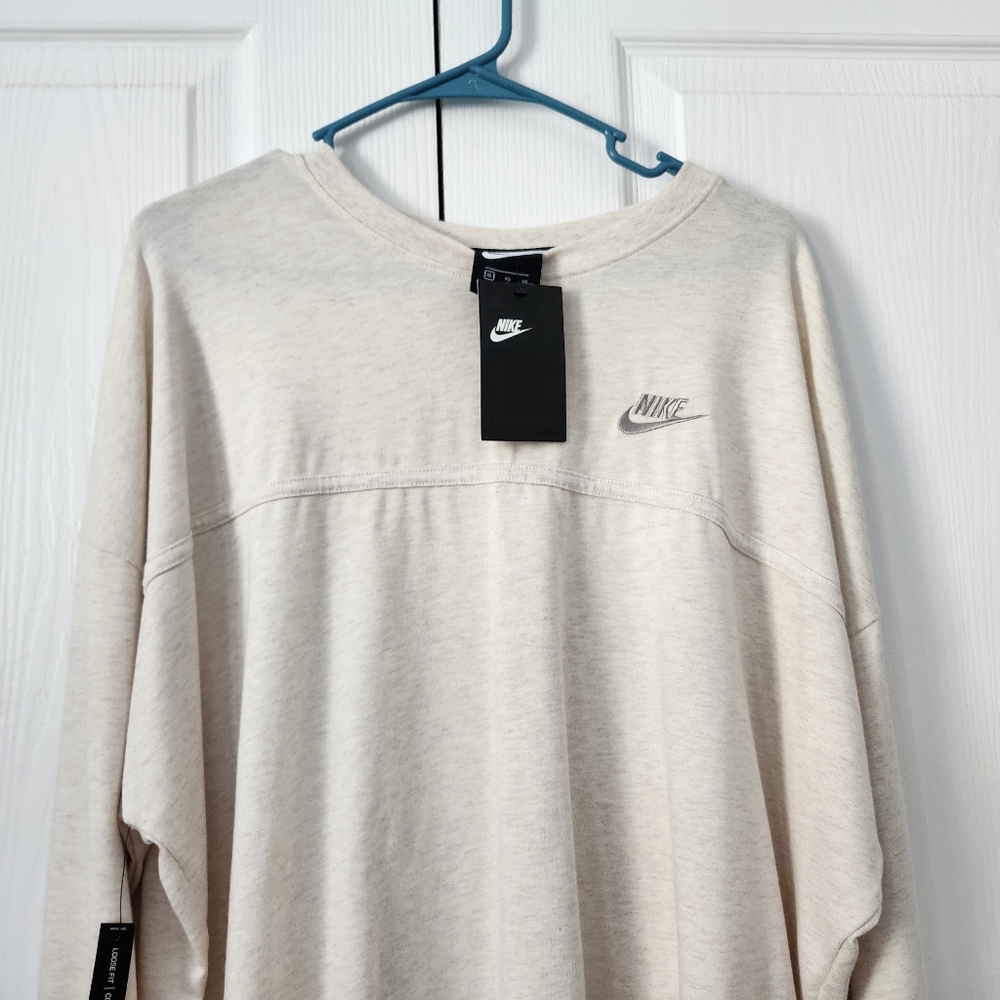 Nike top